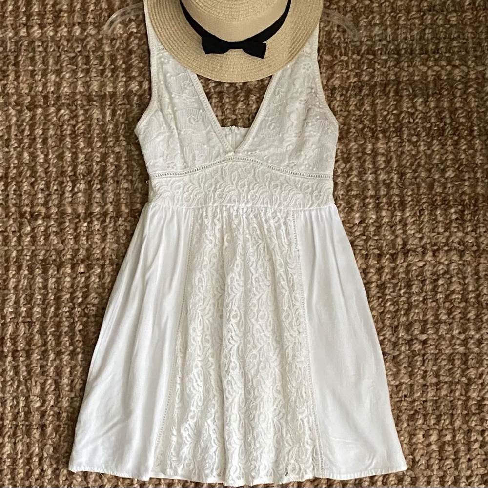 IN THE BEGINNING WHITE•LACE•SUNDRESS•DRESS•SHORT DRESS•EMPIRE WAIST•DEEP V•SMALL